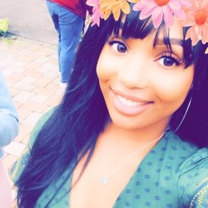 Meet your Posher, Kayla